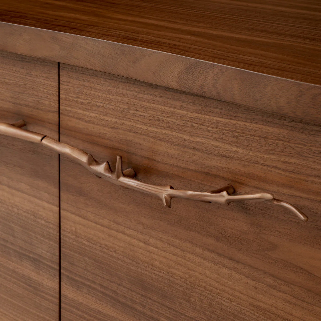Wandkast Woonkamer van Walnotenhout met Messing Handgreep | Elegant Ontwerp voor Stijlvolle Opslag 7