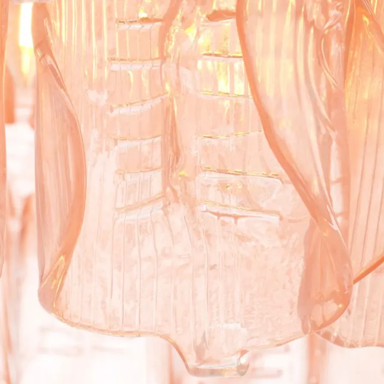Elegant Roze Hanglamp | Handgemaakt Glas met Antiek Messing Afwerking voor Luxe Interieurs