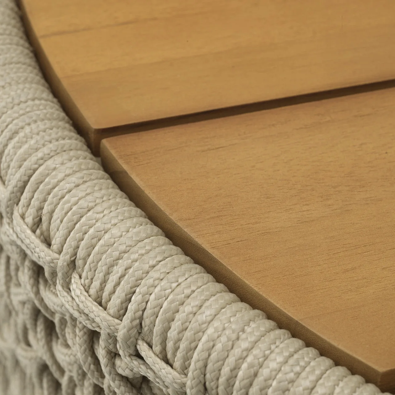 Trinity | Buiten Salontafel met Cream Weave en Teakhouten Basis | Elegant en Duurzaam voor Buitenruimtes