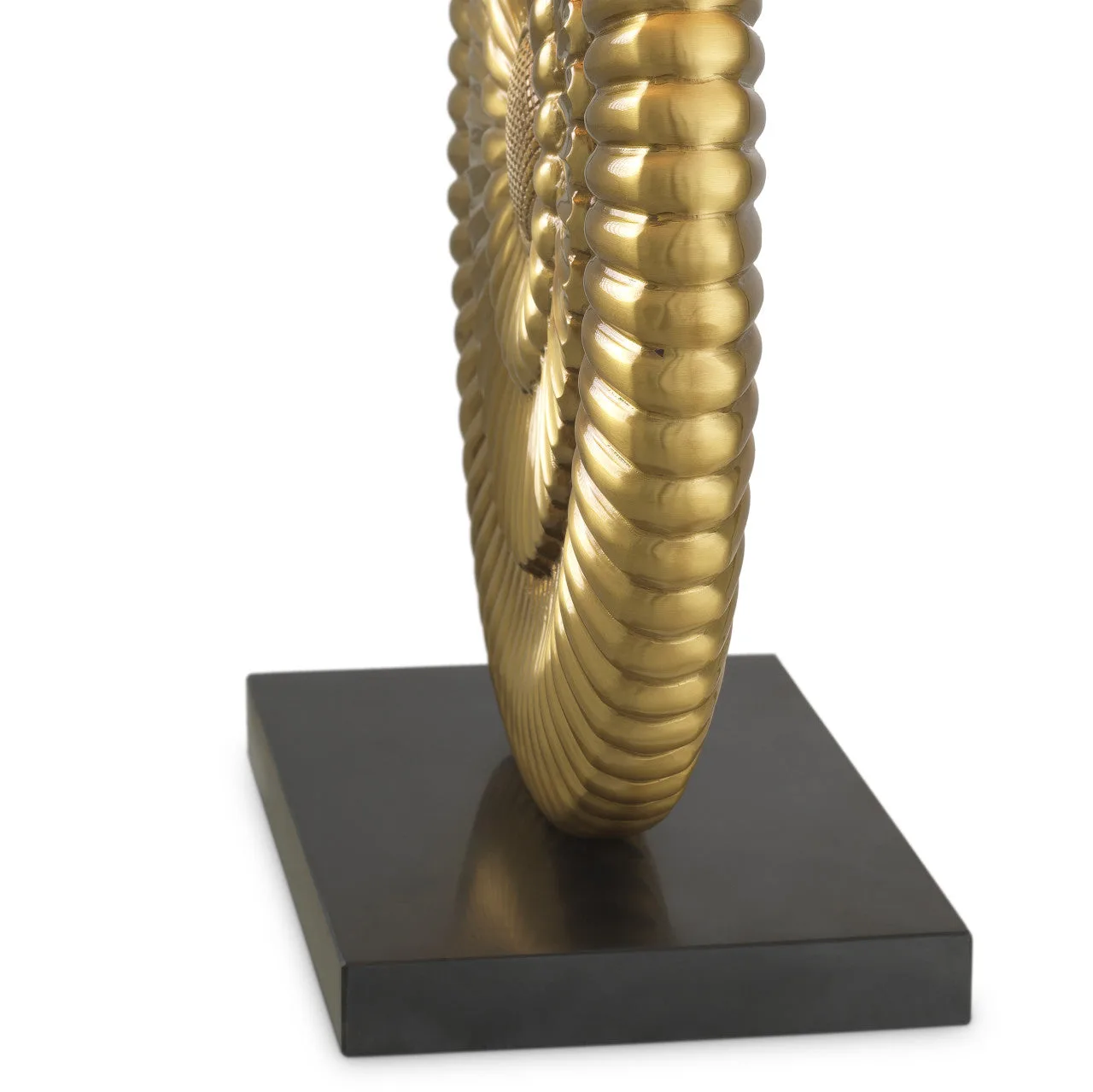 Elegante Tafellamp Goud met Sculpturaal Ontwerp en Zwarte Marmeren Voet voor Luxe Interieurdecoratie