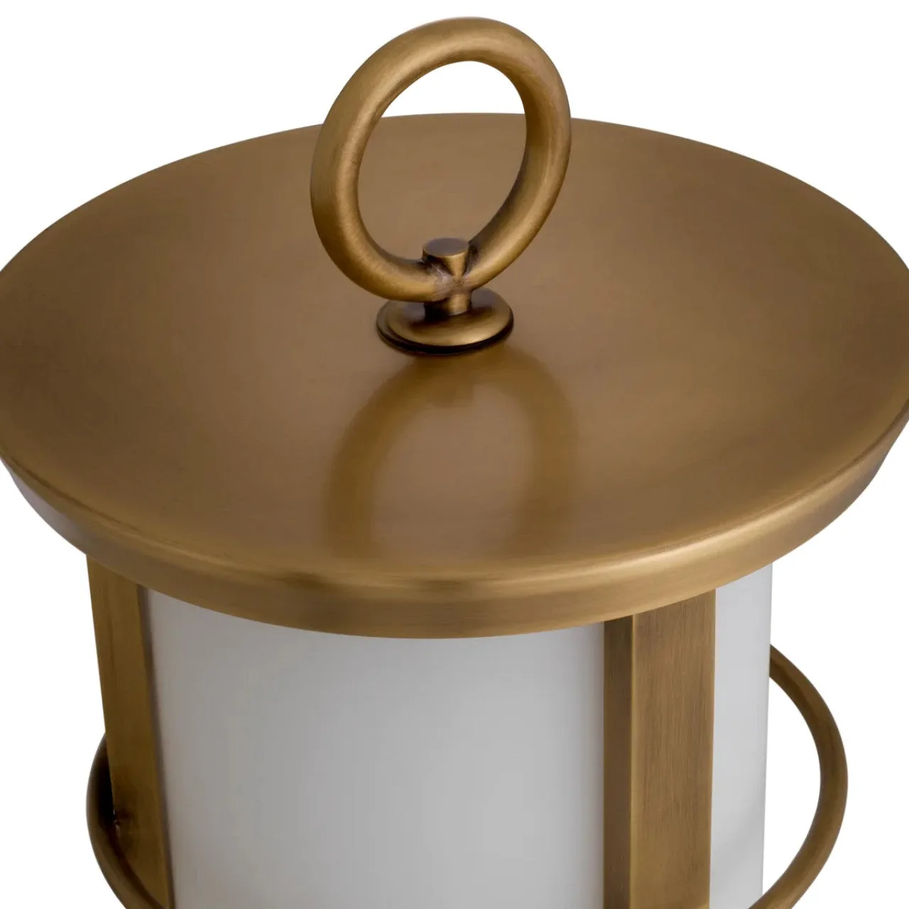 Buitentafellamp | Gouden Afwerking met Robuust Ontwerp | Stijlvolle Verlichting voor Luxe Terras Decoratie