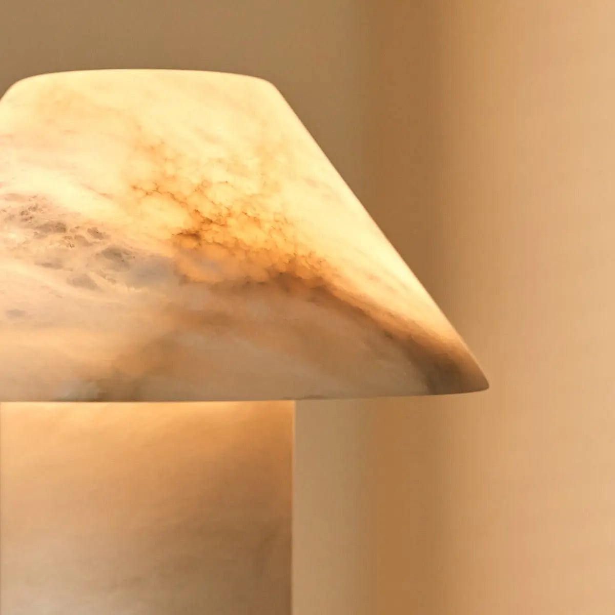 Eleonora Stijlvolle Albasten Lamp | Uniek ontwerp met zachte gloed