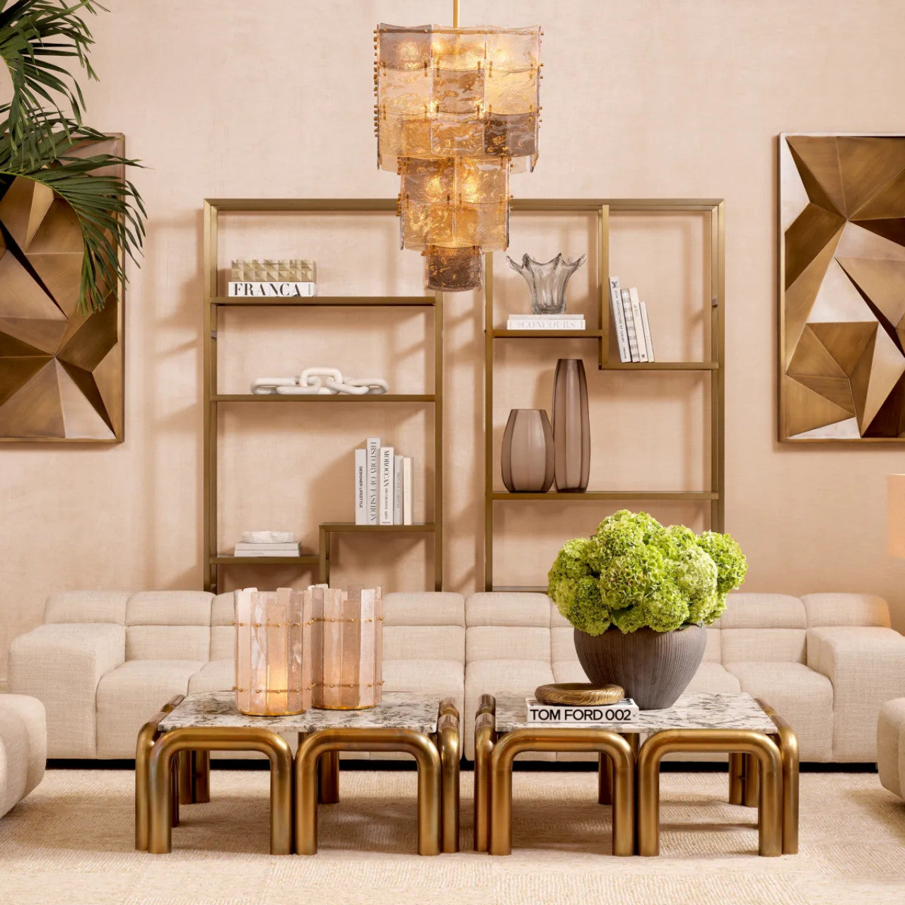 Corrado | Vakkenkast met Geborsteld Messing en Rookglas | Elegante Opbergruimte voor Stijlvolle Interieurs 2