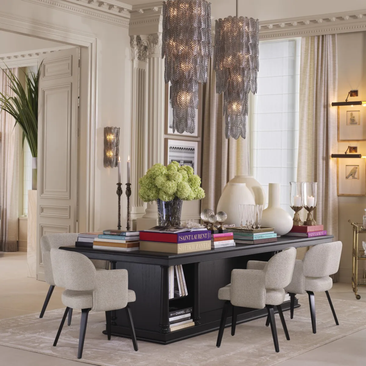 Metropolitan Collectie | Beige Eetkamerstoel met Luxe Stof en Comfort | Verfijnd Ontwerp voor Elegante Eetruimtes 2