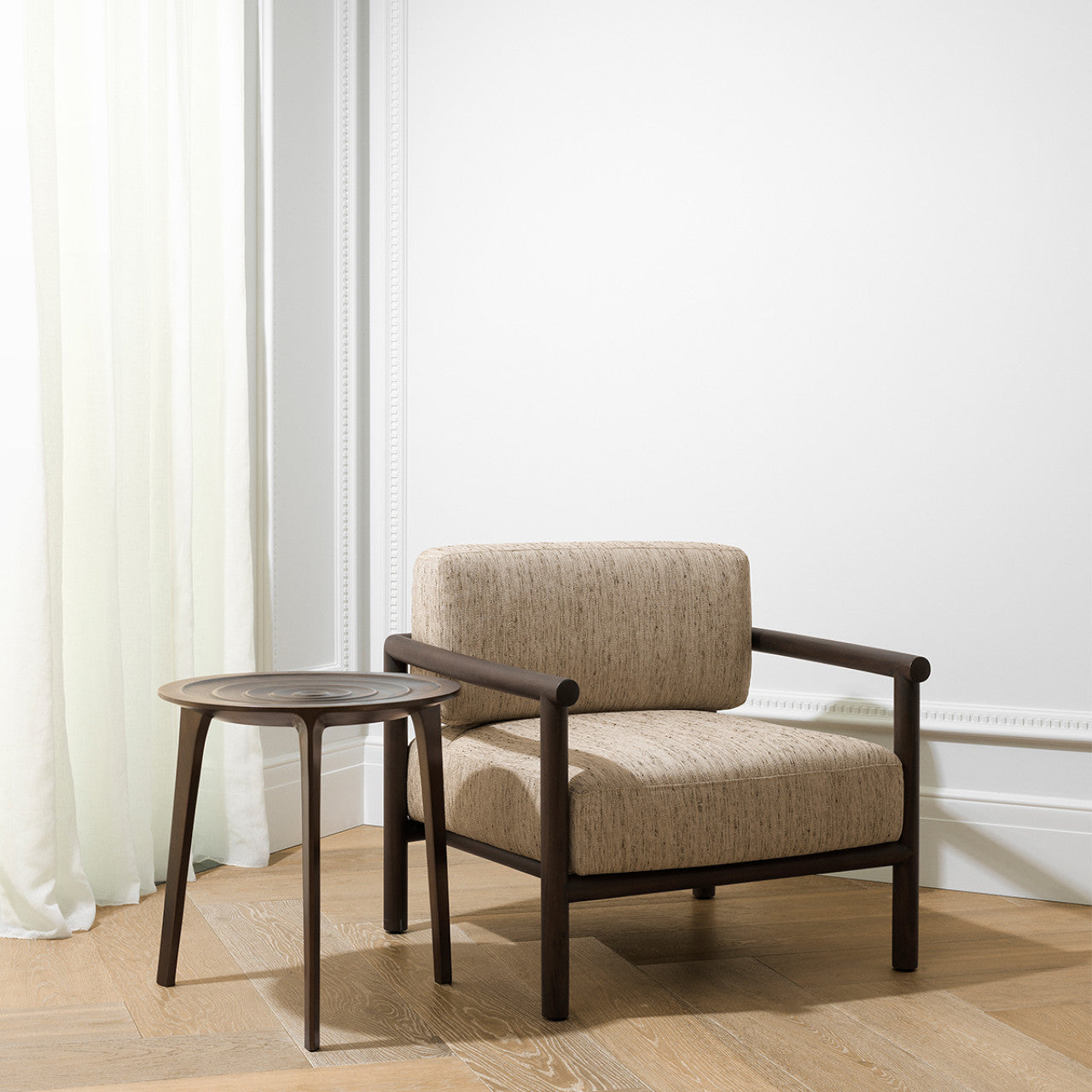 Ombria | Luxe Fauteuil met Mahoniehouten Frame en Beige Bekleding | Elegant Design voor Comfortabele Interieurs 2