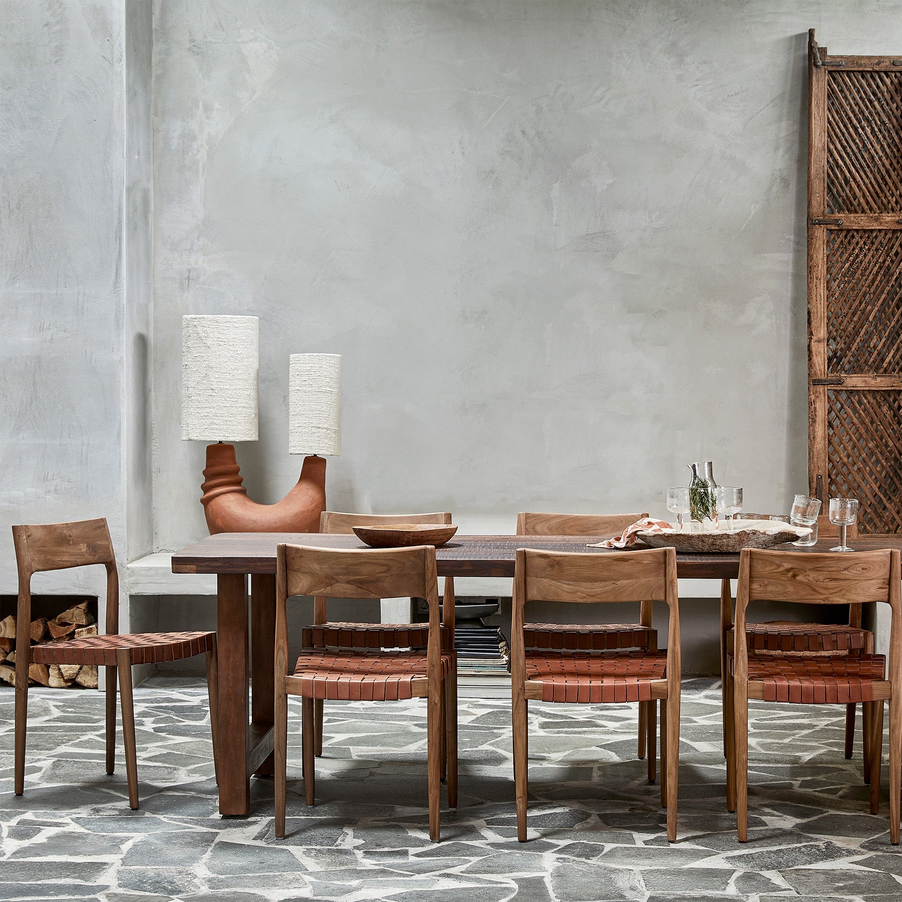 Terra Collectie | Tafellamp met Unieke Vorm en Witte Stoffen Kap | Aardewerk voor Warmte en Sfeer 1