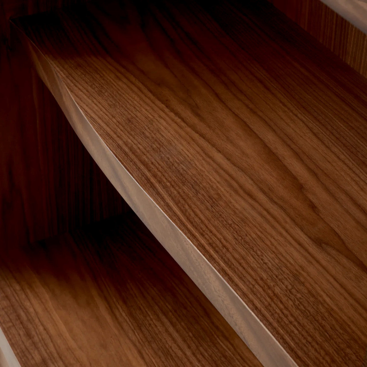 Wandkast Woonkamer van Walnotenhout met Messing Handgreep | Elegant Ontwerp voor Stijlvolle Opslag 0